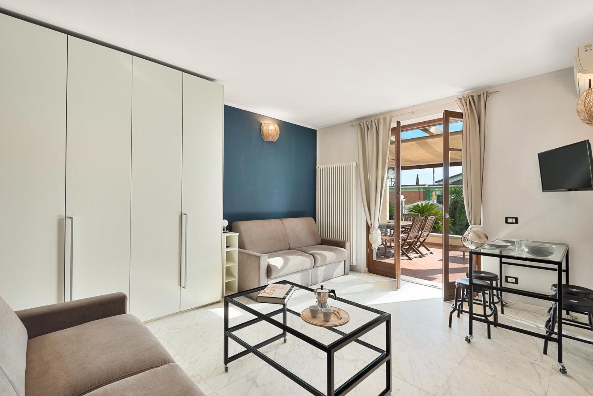 Splendido Monolocale Con Spazioso Giardino E Veranda A 500 Mt Dal Mare Marina Di Carrara Exterior foto